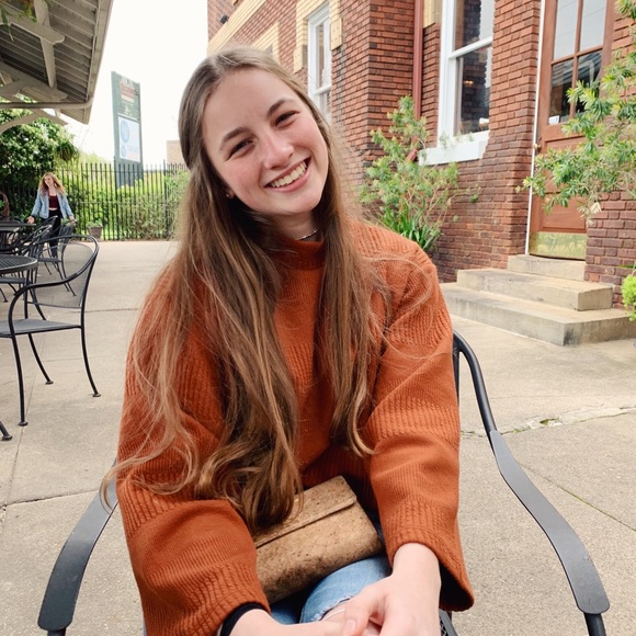 Meet your Posher, Serena - Picture 1 of 1